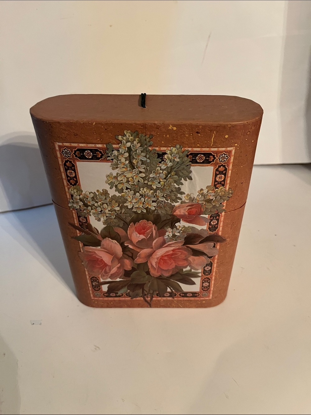 Vintage Floral Accent Decorative box of 18 greeting cards and envelopes